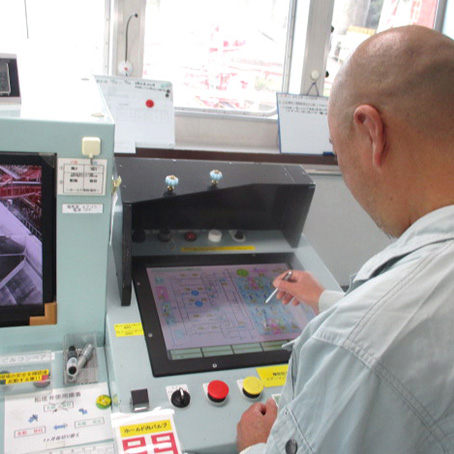 積揚荷役状況(甲板上及び船橋内)